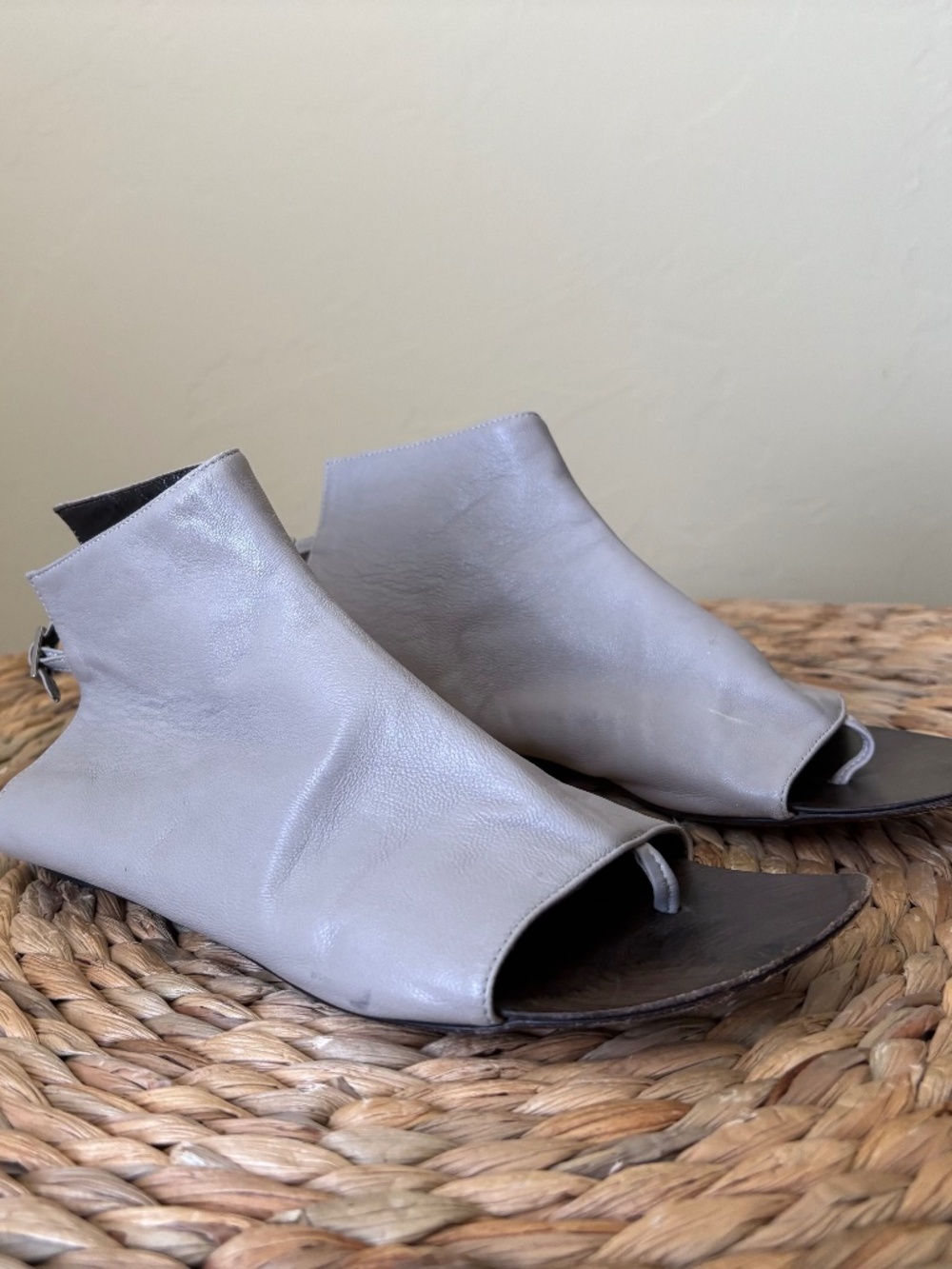 DUSICA DUSICA Kotur Saks Taupe Leather Buckled THONG Sandal 37 CYDWOQ Vero Cuoio